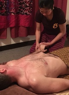 Jiji Massages Services - masseur in Tokyo Photo 1 of 6