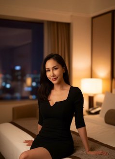 Jiji - puta in Bangkok Photo 9 of 10