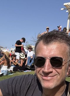 Jim - Male escort in Dubai Photo 1 of 3