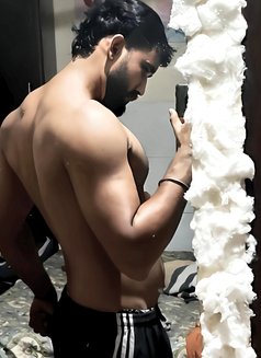 Jimmy - Male companion in Gurgaon Photo 4 of 5