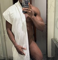 Jimmy - Male escort in Doha
