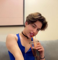 Jimmy - Transsexual escort in Riyadh Photo 9 of 11