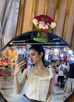 Jin ALL IN Girlfriend Experience - Transsexual companion in Manila Photo 7 of 10