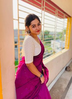 Jinal - escort in Kochi Photo 1 of 3