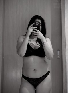 Jinal - escort in Kochi Photo 2 of 3