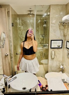 Jinal - escort in Noida Photo 1 of 3