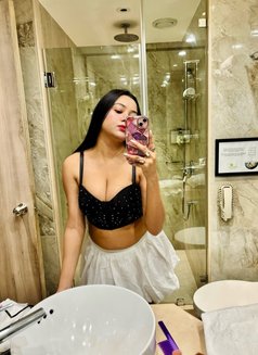 Jinal - escort in Noida Photo 3 of 3