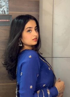 Jinal Kumari - puta in Bangalore Photo 1 of 3