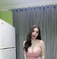 Jisso - puta in Al Manama Photo 6 of 7