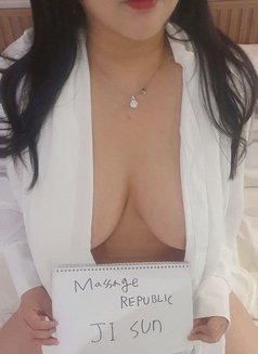 Jisun - escort in Seoul Photo 3 of 5