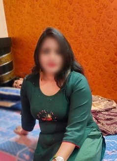 Jiya Chaudhary Divorced - escort in New Delhi Photo 1 of 4