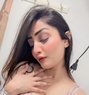 Jiya Khan - puta in Hyderabad Photo 1 of 11