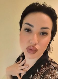 Jiya - puta in Dubai Photo 16 of 25