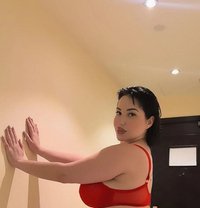 Jiya - puta in Dubai Photo 17 of 25