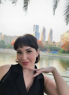 Jiya - puta in Dubai Photo 22 of 25