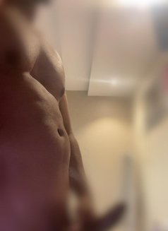 Friends with benefits - Male escort in Riyadh Photo 6 of 8