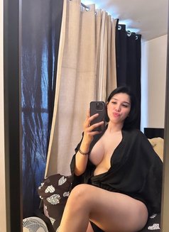 Joan - escort in Abu Dhabi Photo 1 of 2
