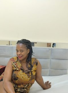 Joan - escort in Dammam Photo 1 of 2