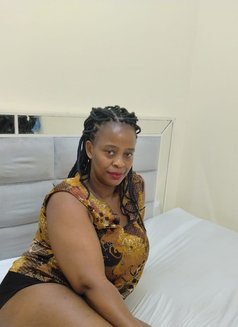 Joan - escort in Dammam Photo 2 of 2