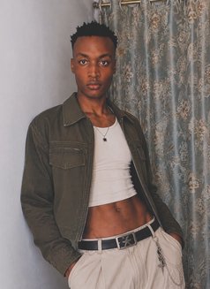 Job - Male escort in Nairobi Photo 2 of 6