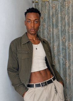 Job - Male escort in Nairobi Photo 3 of 6