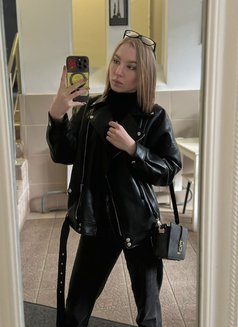 Jocelyn - escort in Dubai Photo 1 of 9