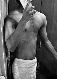 Robin - Male escort in Hyderabad Photo 4 of 4