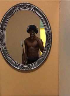 Joe Michael - masseur in Al Manama Photo 3 of 5