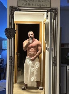 Joe Muscle - Male escort in Vienna Photo 2 of 7