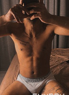 Joe Yent - Male escort in Beirut Photo 2 of 3