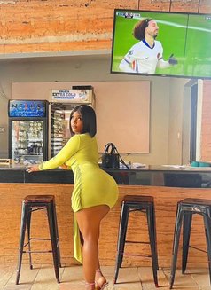 Joelle - puta in Abuja Photo 1 of 3