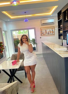 Joelle - puta in Abuja Photo 3 of 3