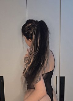 Joelle - escort in Dubai Photo 6 of 9