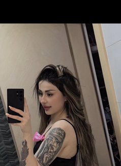 Joelle - puta in Dubai Photo 12 of 12