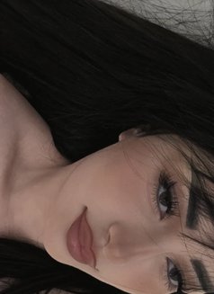 Joelle - puta in Dubai Photo 1 of 6