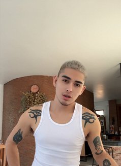 Joeydoo - Male escort in Manila Photo 5 of 6