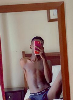 Joh Simeon - Male escort in Doha Photo 2 of 4