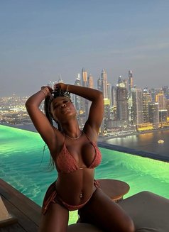 Johannah - puta in Dubai Photo 3 of 5