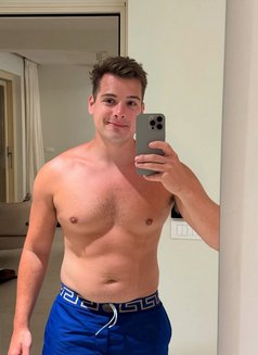 John Alexson - masseur in Kuala Lumpur Photo 1 of 3