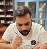 John Crow - Acompañantes masculino in Bangalore