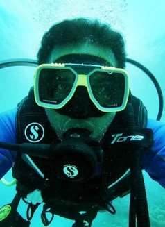 John Crow - Acompañantes masculino in Bangalore Photo 4 of 6