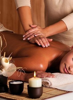 John Doe - Male escort in New Delhi Photo 2 of 5