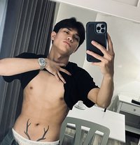 John - Acompañantes masculino in Manila