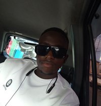 John Legend - masseur in Nairobi