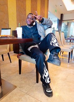 John Legend - masseur in Nairobi Photo 4 of 5