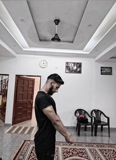 John Martin - Acompañantes masculino in Hyderabad Photo 8 of 12
