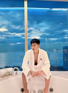 John Migs - Male escort in Manila Photo 5 of 9