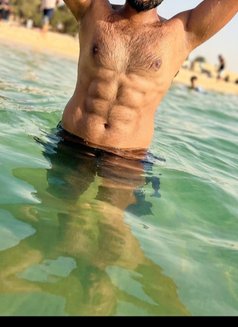 John - Acompañantes masculino in Al Manama Photo 2 of 3