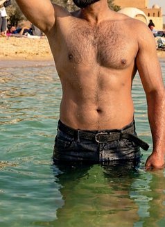 John - Acompañantes masculino in Al Manama Photo 3 of 3