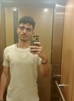 John - Acompañantes masculino in Beirut Photo 5 of 18